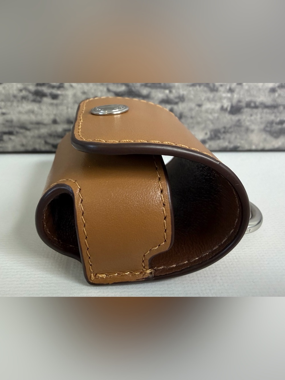 EUC Coach Large Wireless Earbud AirPod Pro Case Light Sand Brown Leather C3749 - Picture 7 of 11